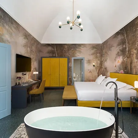 Vis Urban Suites&spa 4* バーリ