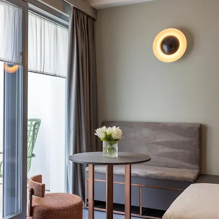 アパートホテル Vis Urban Suites&spa バーリ